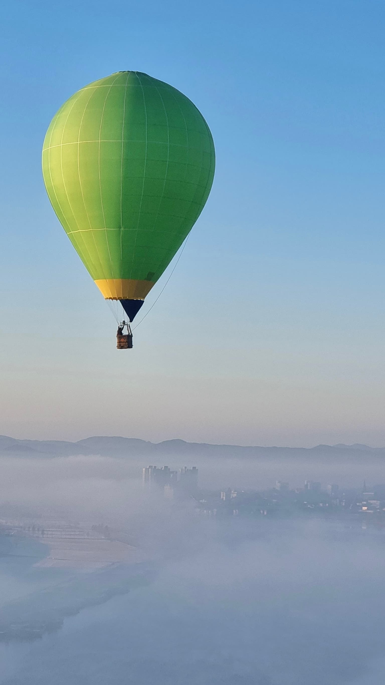 안개 위 열기구